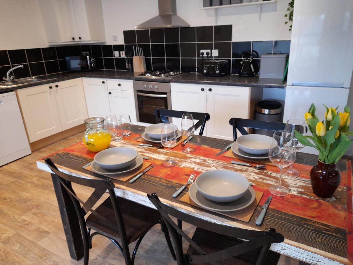High Tide - 2 Bed Sunny Holiday Home Near Beach With Garden And Parking คอมบ์มาร์ติน ภายนอก รูปภาพ
