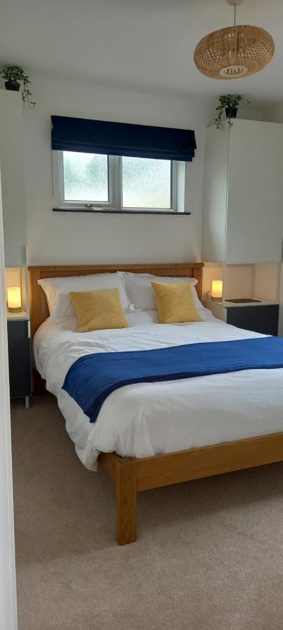 High Tide - 2 Bed Sunny Holiday Home Near Beach With Garden And Parking คอมบ์มาร์ติน ภายนอก รูปภาพ